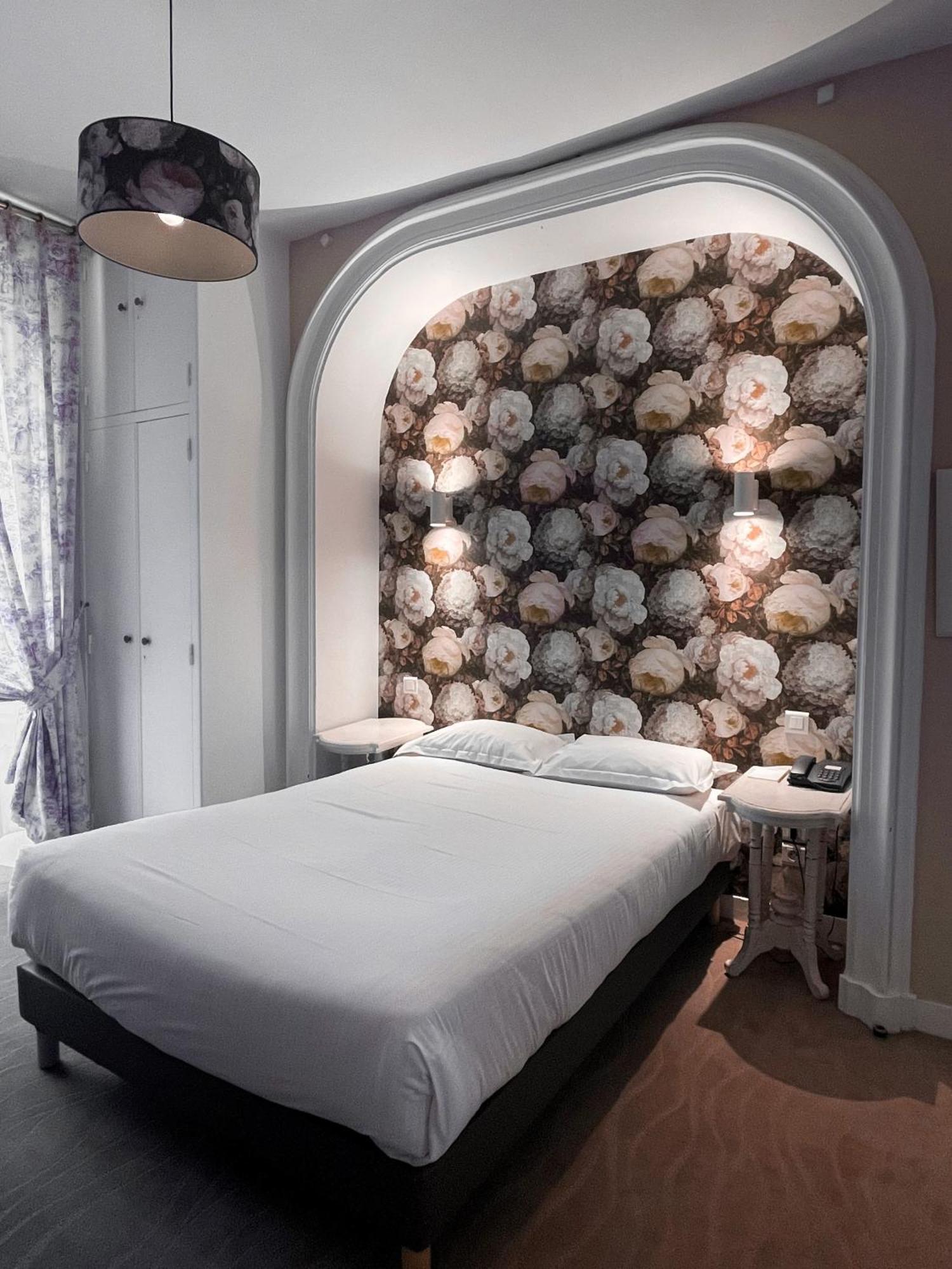 Hotel The Originals Chateau De Perigny 3*