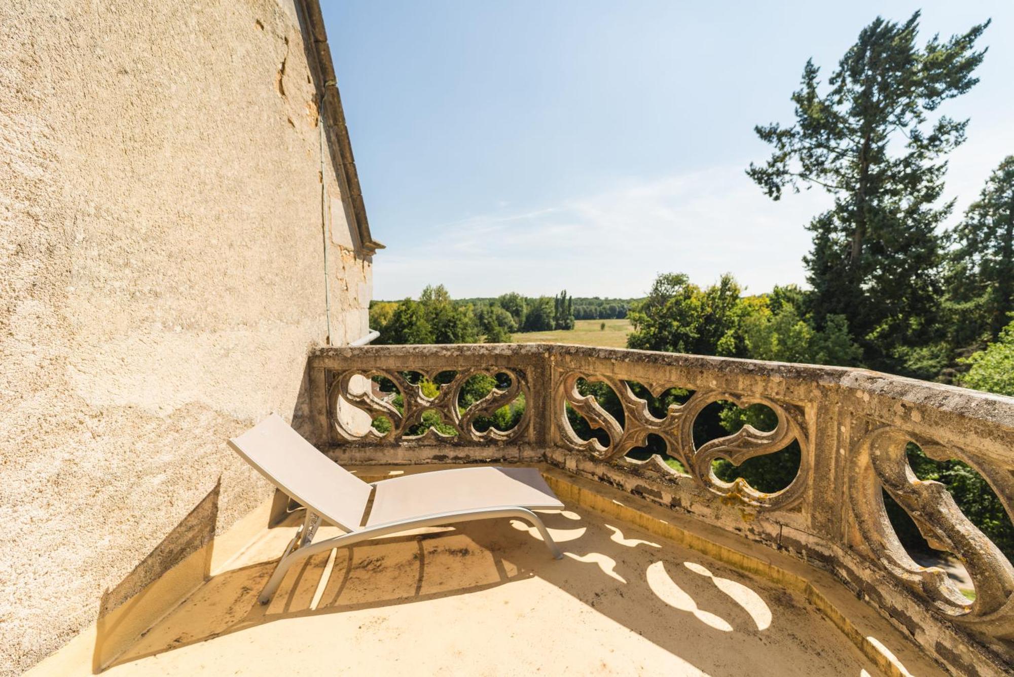 Hotel The Originals Château De Perigny 3*